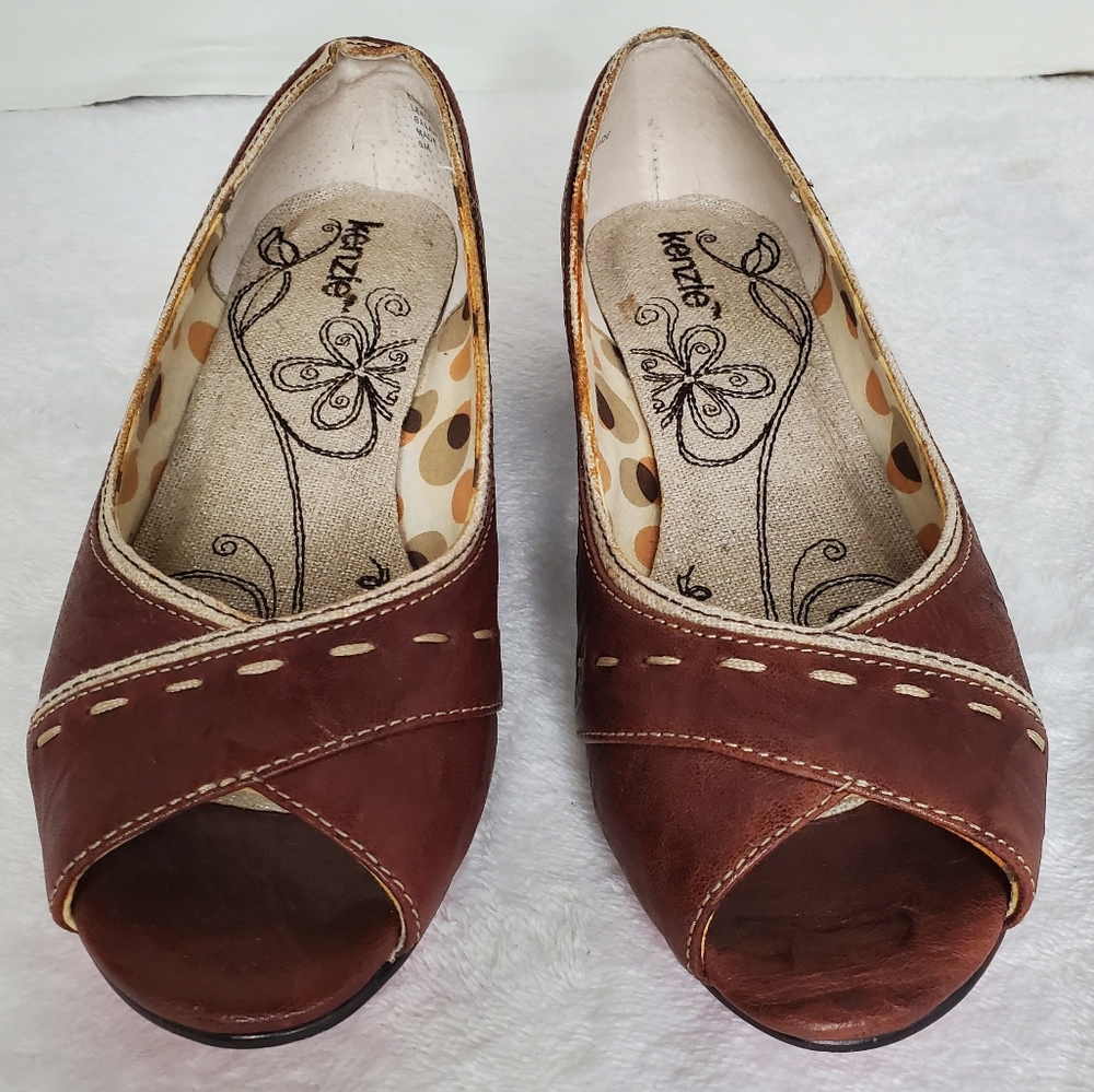 💗 $5 in BUNDLE💗Slip on Brown Leather Wedge  Peep Toe Size 6M